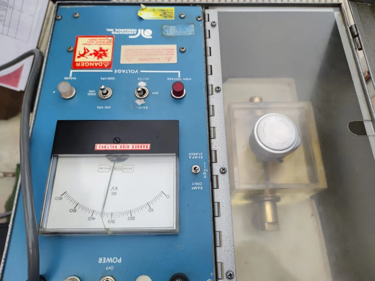 Equipo para prueba de rigidez dieléctrica del aceite